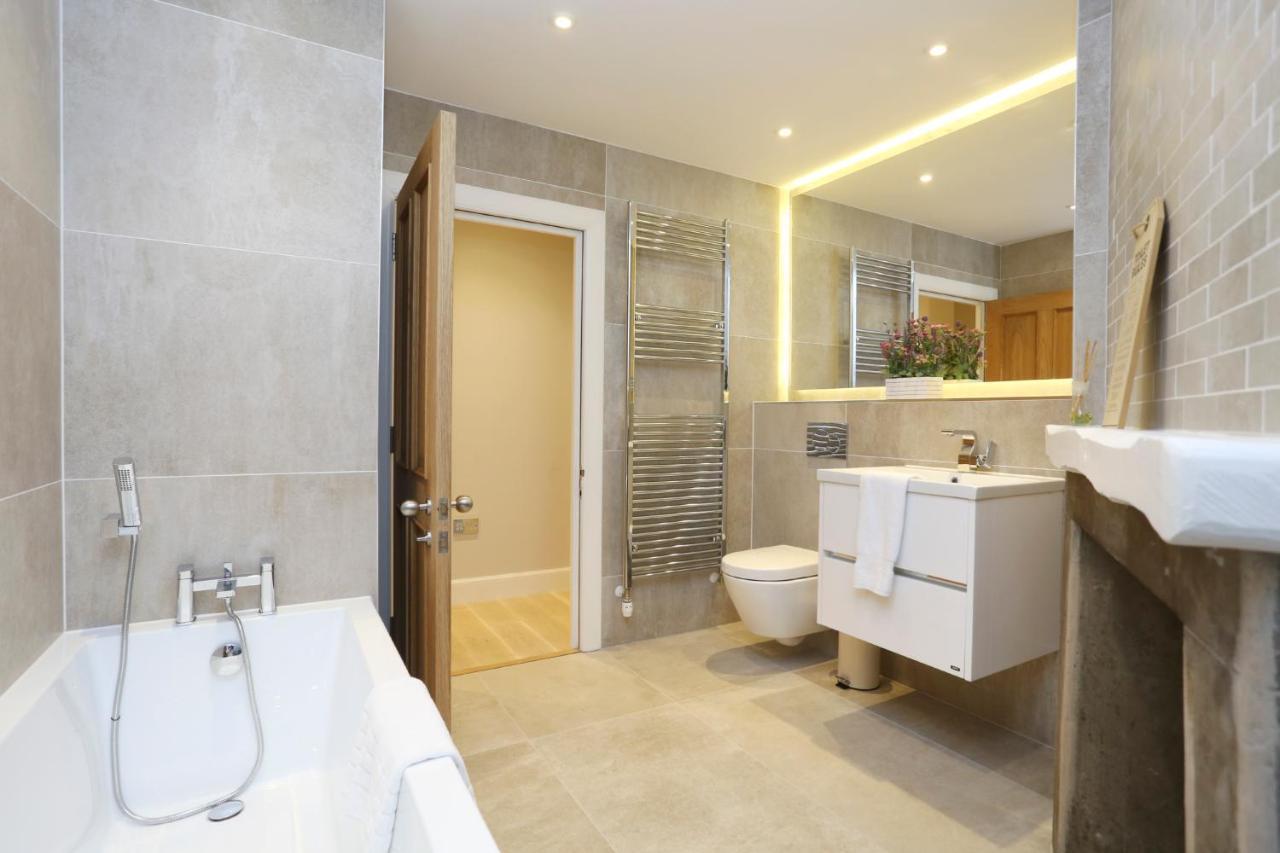 Joivy Elegant Home At The Heart Of The Royal Mile Edinburgh Exterior photo
