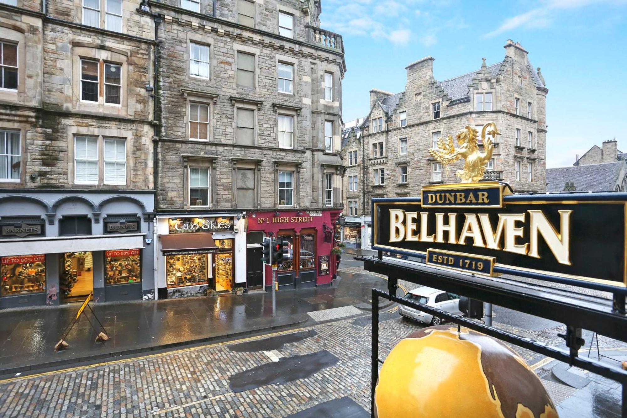 Joivy Elegant Home At The Heart Of The Royal Mile Edinburgh Exterior photo