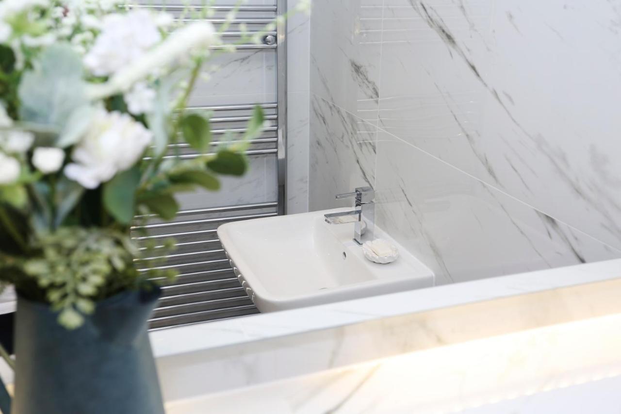 Joivy Elegant Home At The Heart Of The Royal Mile Edinburgh Exterior photo